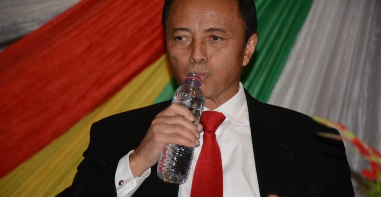 MARC RAVALOMANANA HILATSAKA BEN’NY TANANA : Valifaty politika no mibaiko azy